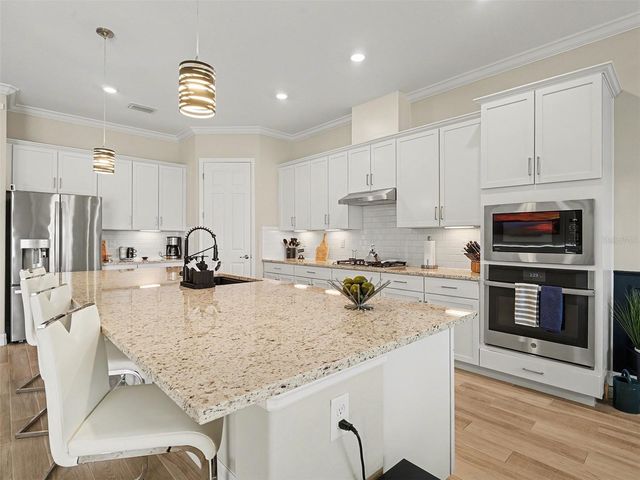 7032 HIGHGATE LANE, Bradenton, FL 34202