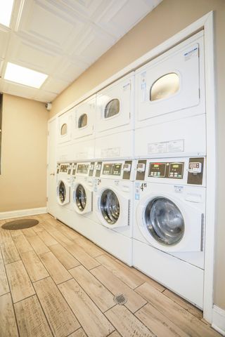 5326 S cornell Avenue 401, Chicago, IL 60615