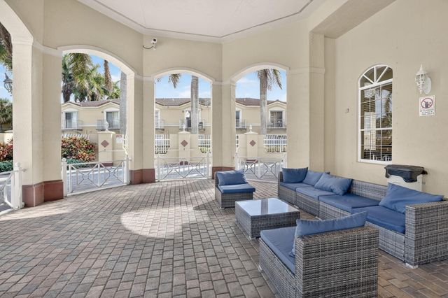 3189 SW 128th Way 133, Hollywood, FL 33027