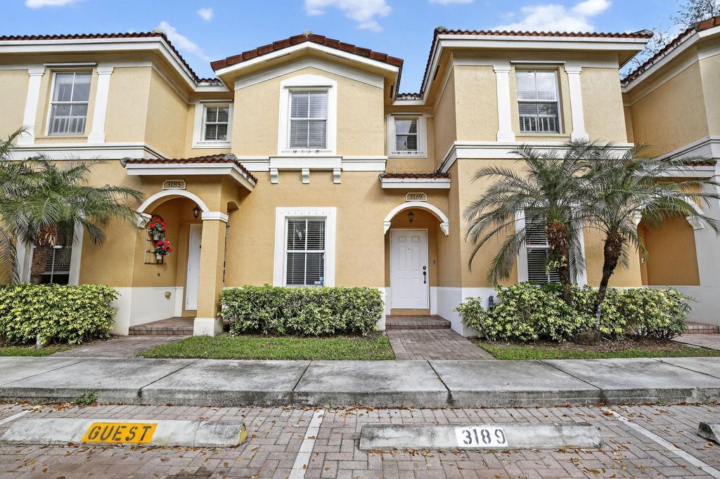 3189 SW 128th Way 133, Hollywood, FL 33027