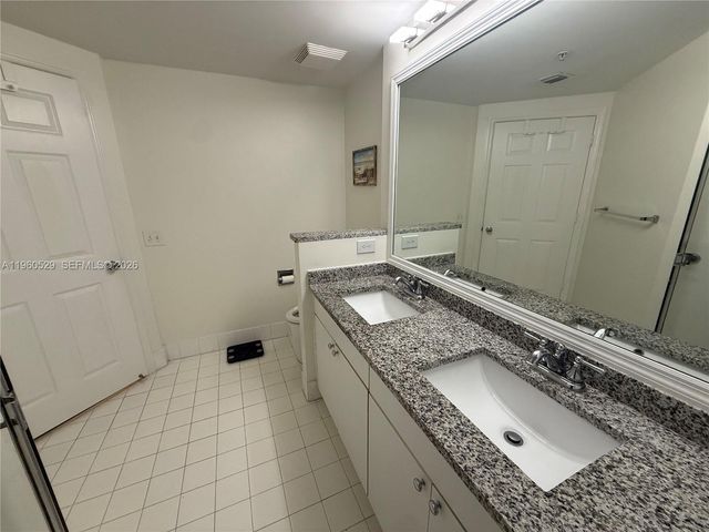 17150 N Bay Rd 2321, Sunny Isles Beach, FL 33160