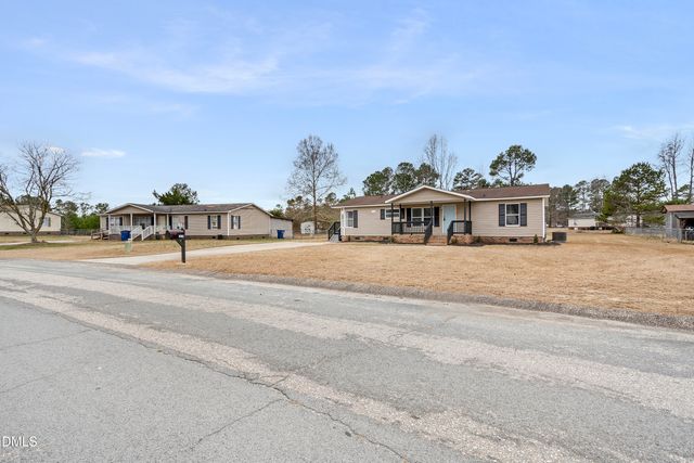 1410 Darby Drive, Raeford, NC 28376