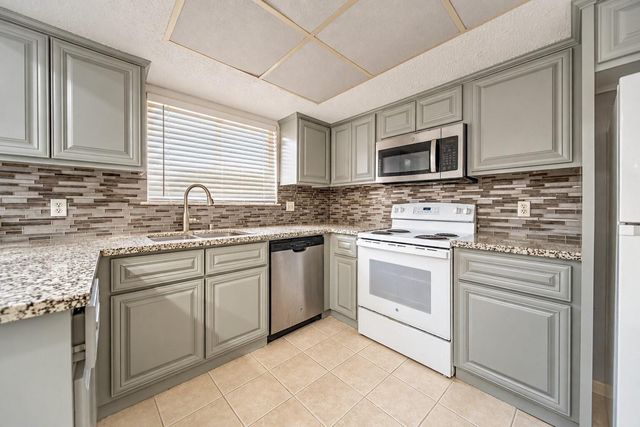 10550 Towneview Drive, Sugar Land, TX 77498