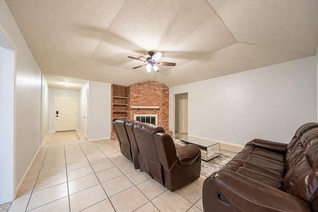 10550 Towneview Drive, Sugar Land, TX 77498