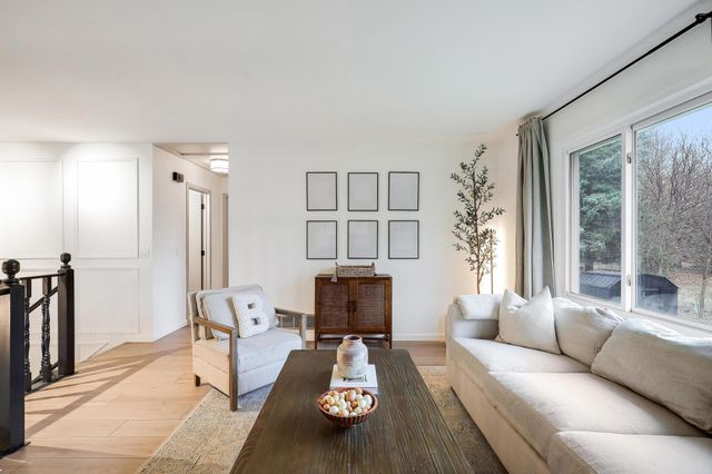 15620 47th Avenue N, Plymouth, MN 55446