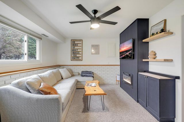 15620 47th Avenue N, Plymouth, MN 55446