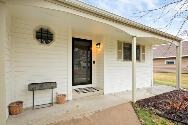 15620 47th Avenue N, Plymouth, MN 55446