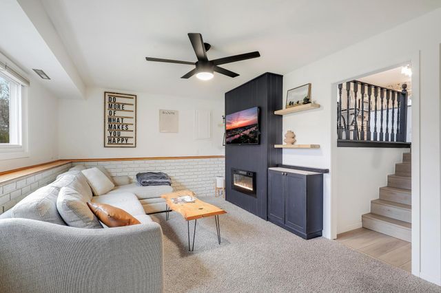 15620 47th Avenue N, Plymouth, MN 55446