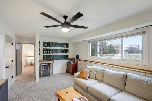 15620 47th Avenue N, Plymouth, MN 55446