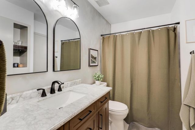 15620 47th Avenue N, Plymouth, MN 55446