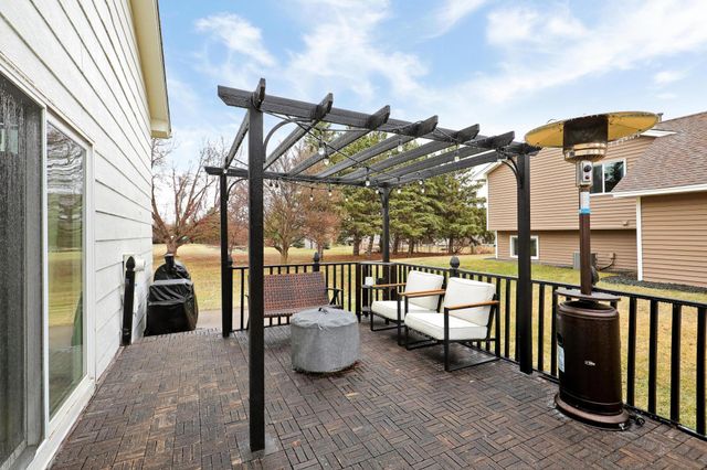 15620 47th Avenue N, Plymouth, MN 55446