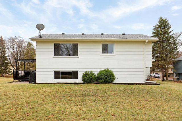 15620 47th Avenue N, Plymouth, MN 55446