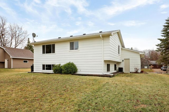 15620 47th Avenue N, Plymouth, MN 55446