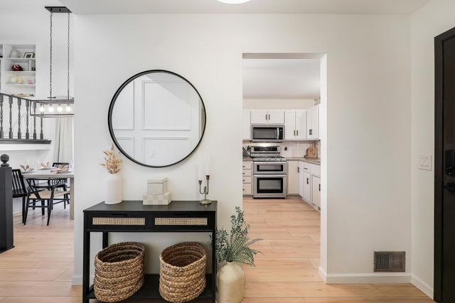 15620 47th Avenue N, Plymouth, MN 55446