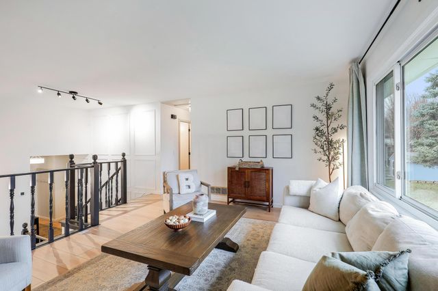 15620 47th Avenue N, Plymouth, MN 55446