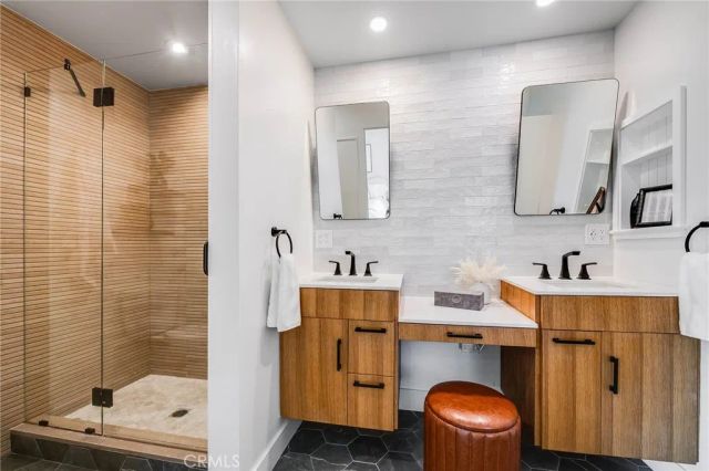340 N Clybourn Avenue, Burbank, CA 91505