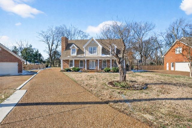 232 Pebble Glen Dr, Franklin, TN 37064