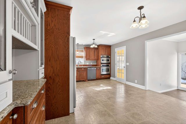 232 Pebble Glen Dr, Franklin, TN 37064