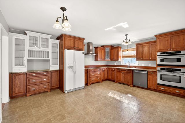 232 Pebble Glen Dr, Franklin, TN 37064