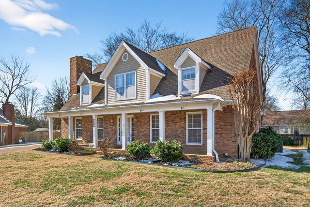 232 Pebble Glen Dr, Franklin, TN 37064