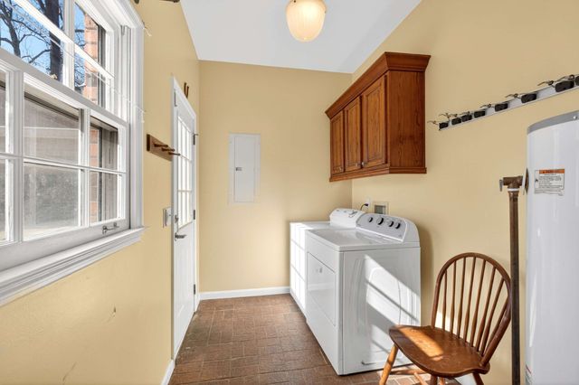 232 Pebble Glen Dr, Franklin, TN 37064