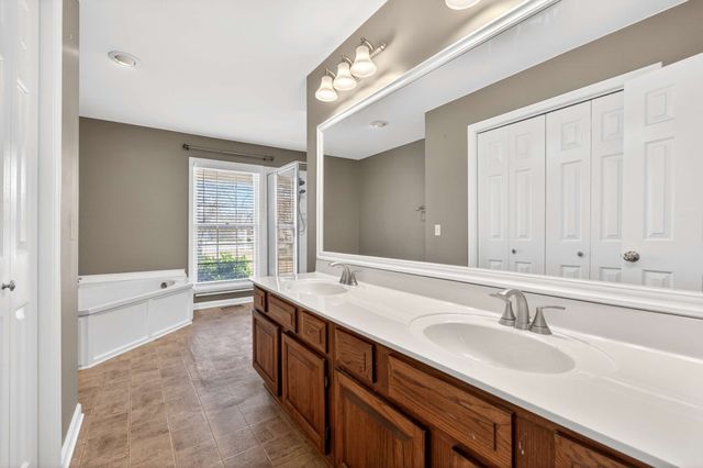 232 Pebble Glen Dr, Franklin, TN 37064