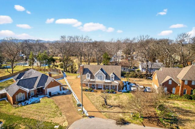 232 Pebble Glen Dr, Franklin, TN 37064