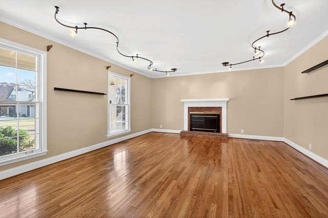 232 Pebble Glen Dr, Franklin, TN 37064