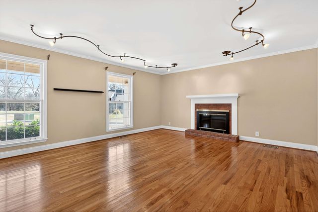 232 Pebble Glen Dr, Franklin, TN 37064