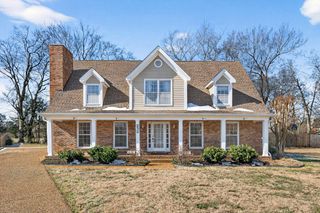 232 Pebble Glen Dr, Franklin, TN 37064