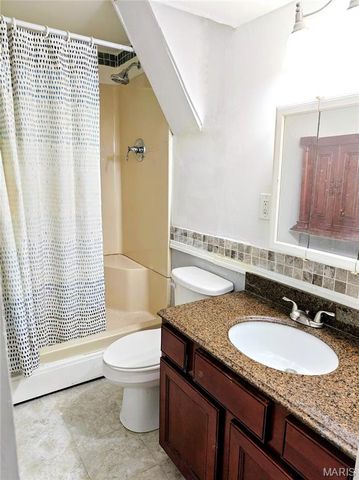 9601 Lifford Court, St Louis, MO 63136