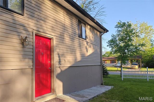 9601 Lifford Court, St Louis, MO 63136