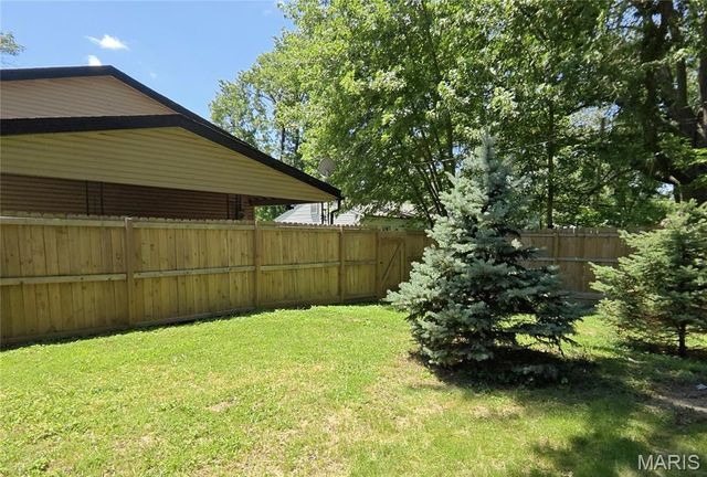 9601 Lifford Court, St Louis, MO 63136