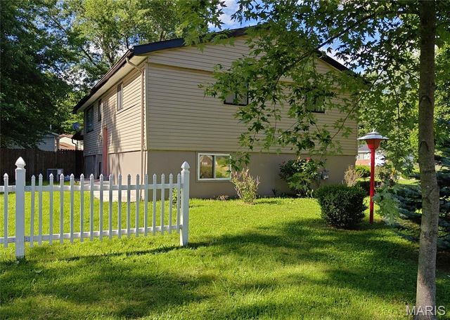 9601 Lifford Court, St Louis, MO 63136