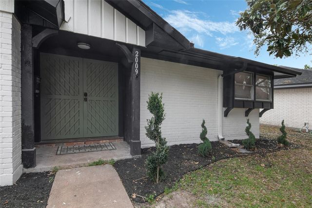2009 N Palm Court, Pasadena, TX 77502
