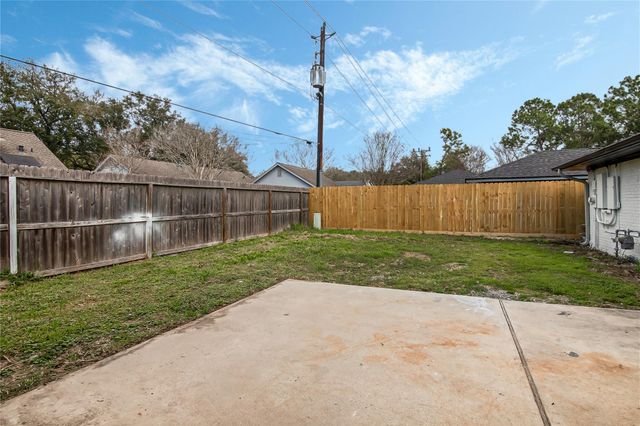 2009 N Palm Court, Pasadena, TX 77502