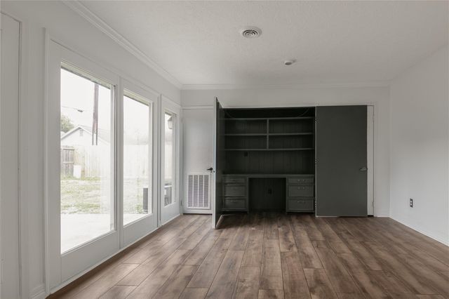 2009 N Palm Court, Pasadena, TX 77502