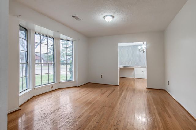 2009 N Palm Court, Pasadena, TX 77502
