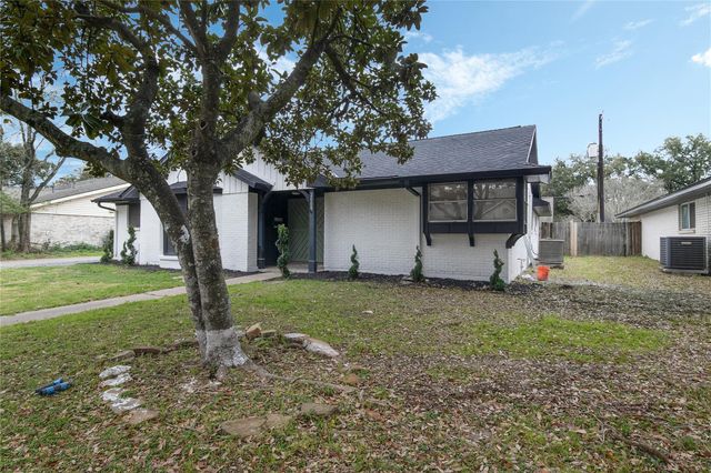 2009 N Palm Court, Pasadena, TX 77502