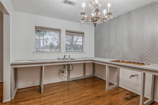 2009 N Palm Court, Pasadena, TX 77502