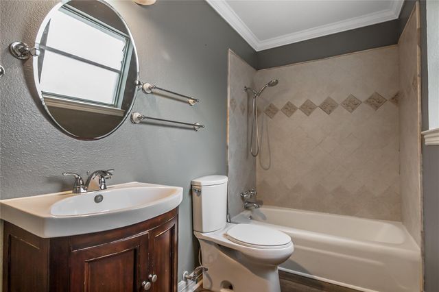 2009 N Palm Court, Pasadena, TX 77502