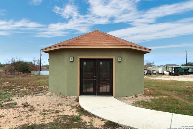 8385 W Fm 476, Poteet, TX 78065