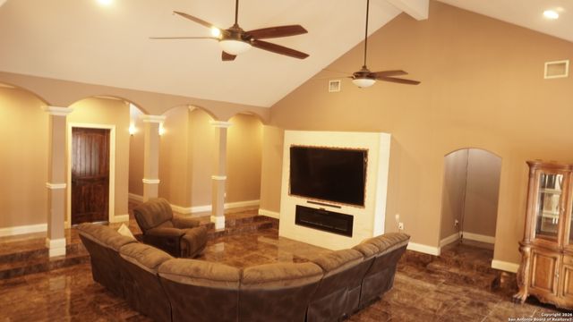 8385 W Fm 476, Poteet, TX 78065