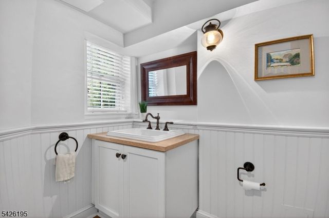 156 Pollard Rd, Mountain Lakes Boro, NJ 07046