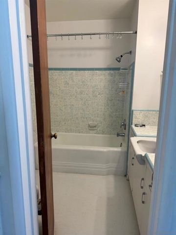 471 E Ave, Coronado, CA 92118
