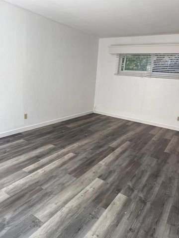 471 E Ave, Coronado, CA 92118