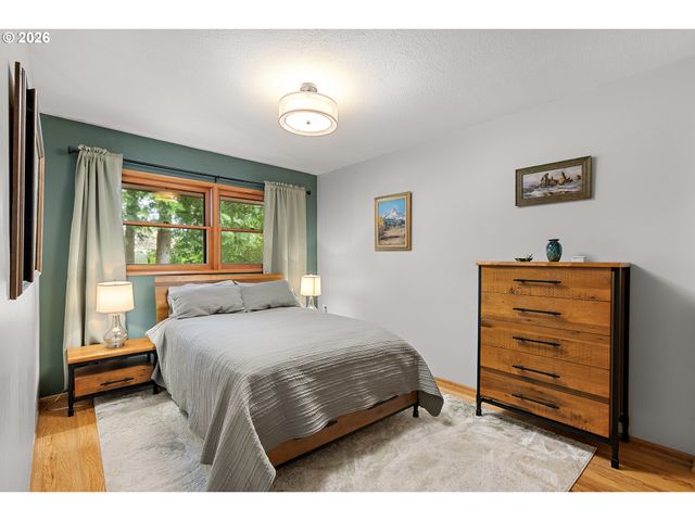 4755 Se WASHINGTON Pl, Milwaukie, OR 97222