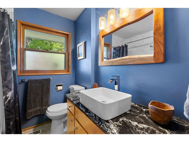 4755 Se WASHINGTON Pl, Milwaukie, OR 97222