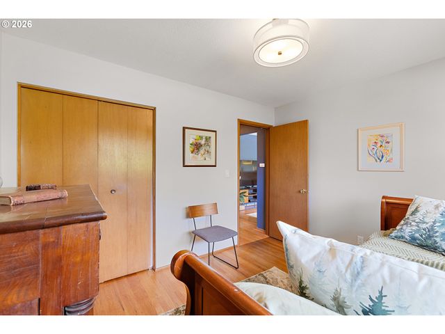 4755 Se WASHINGTON Pl, Milwaukie, OR 97222