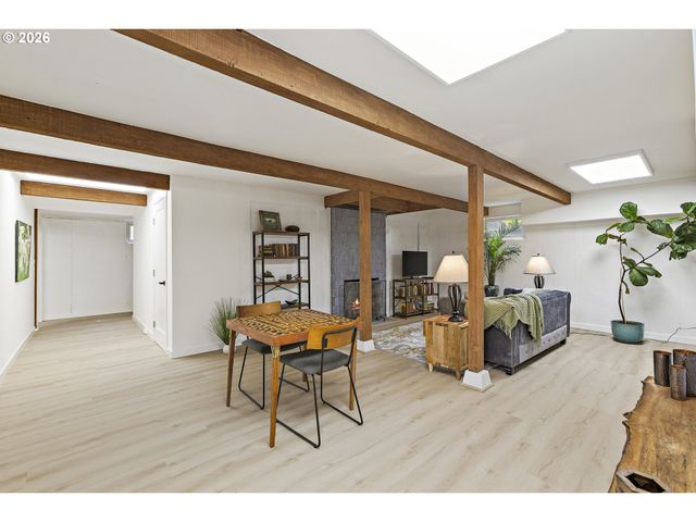 4755 Se WASHINGTON Pl, Milwaukie, OR 97222